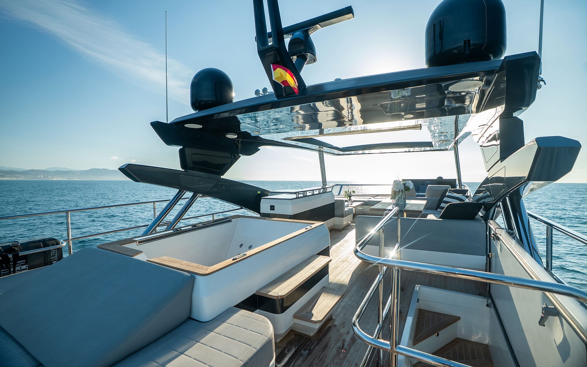 OMNIA waterfall jacuzzi on the flybridge, yacht charter French Riviera