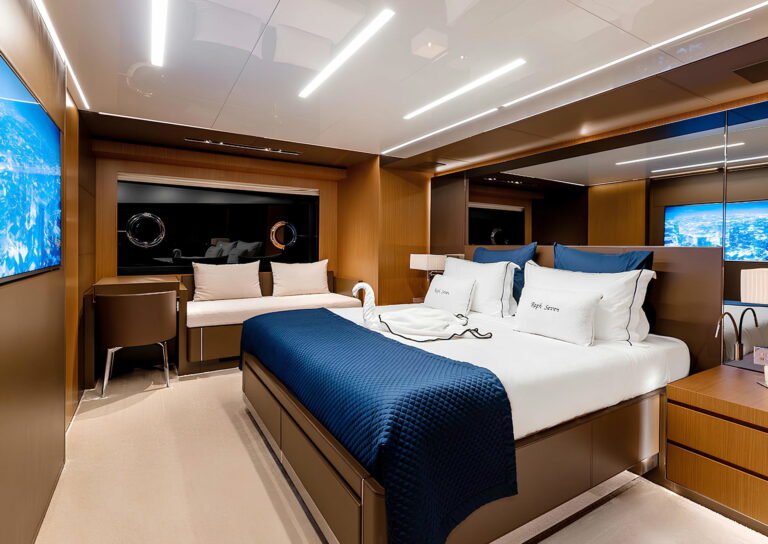 RAPH SEVEN II — master stateroom on the main deck, charter Cote d Azur