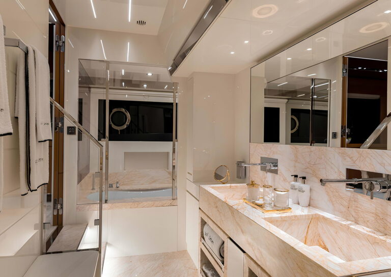 RAPH SEVEN II — master ensuite bathroom, charter Cote d Azur