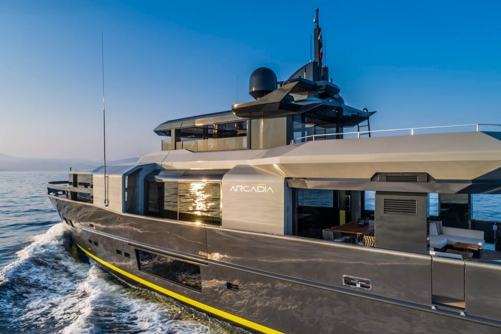 SEA CORAL II — Arcadia A105 profile underway on the French Riviera, charter Cote d Azur