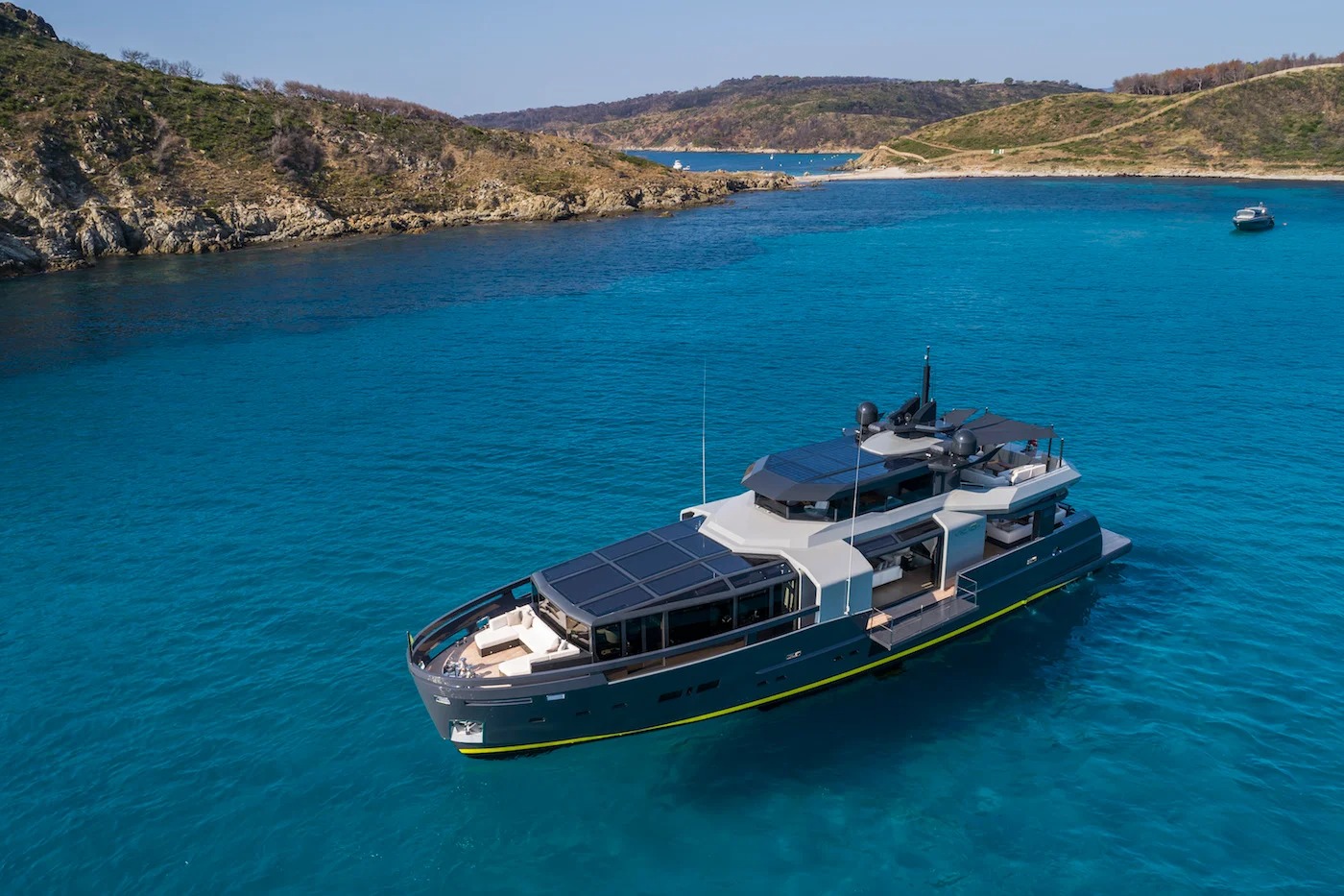 SEA CORAL II — at anchor in a turquoise Mediterranean bay, charter Cote d Azur