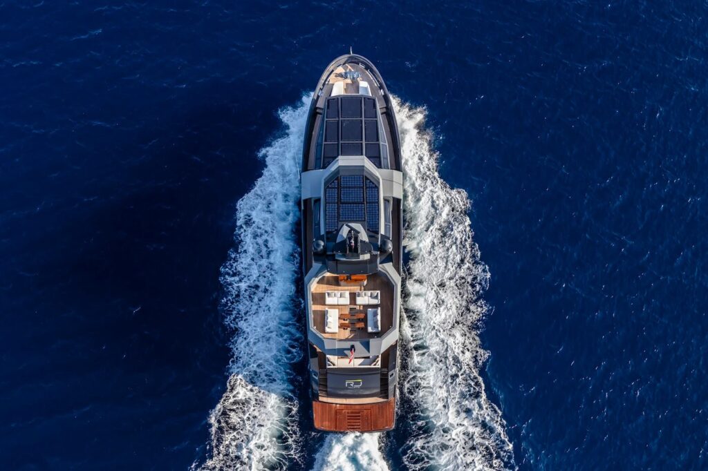 SEA CORAL II — bow-on view underway, charter Cote d Azur
