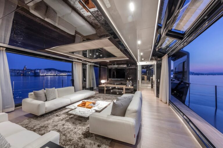 SEA CORAL II — open-plan living area facing the sea, charter Cote d Azur