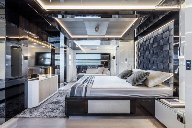 SEA CORAL II — master suite with sea-level windows, charter Cote d Azur