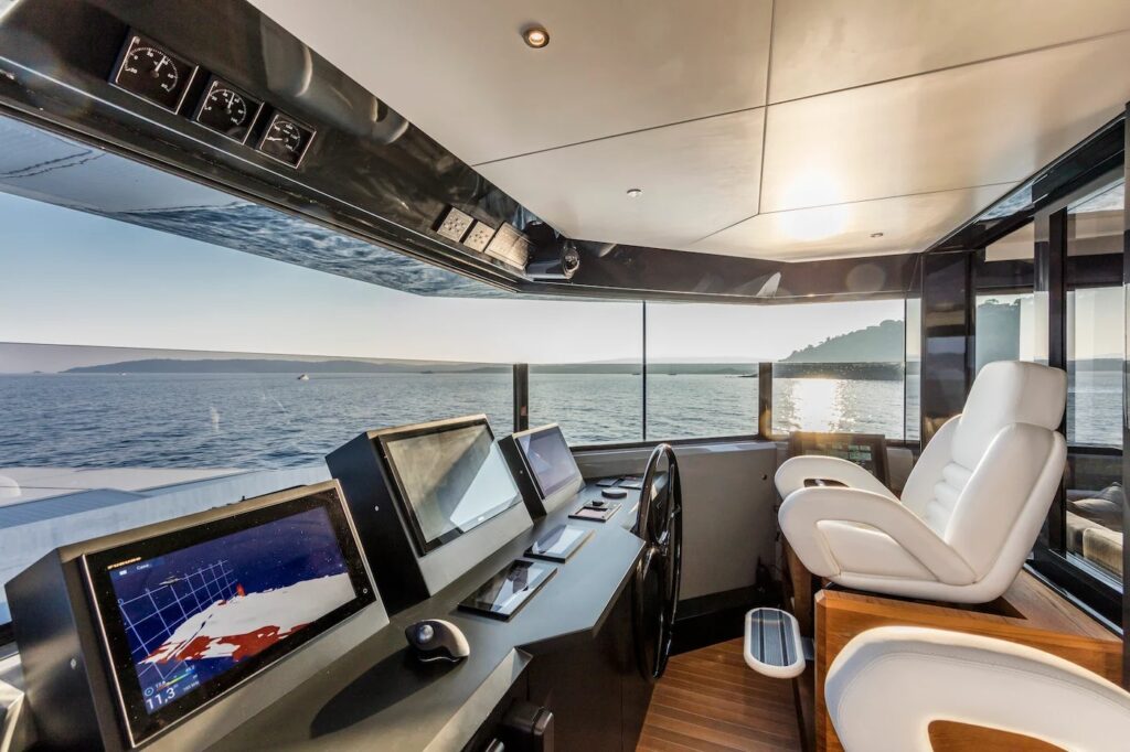 SEA CORAL II — wheelhouse and navigation station, charter Cote d Azur