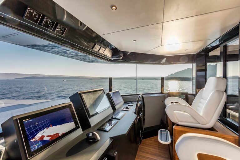 SEA CORAL II — wheelhouse and navigation station, charter Cote d Azur