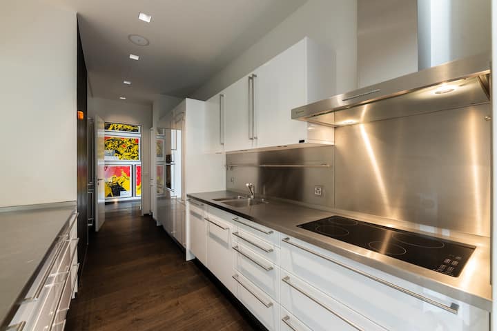 Angelus — kitchen corridor with pop art