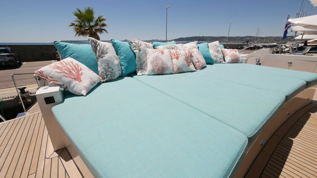 ASCENSION — foredeck sunpad with coral cushions, charter Côte d'Azur