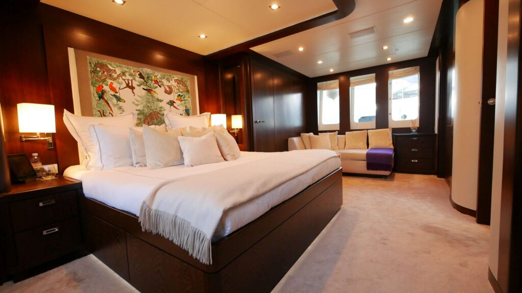 ASCENSION — master cabin, charter Côte d'Azur