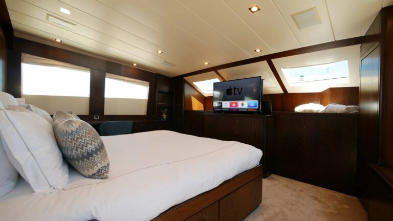 ASCENSION — guest cabin, charter Côte d'Azur