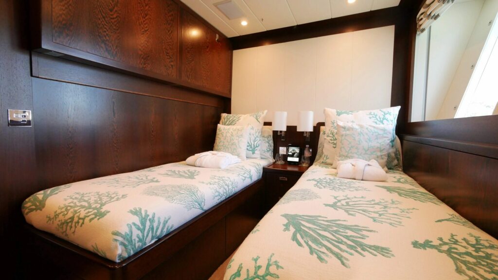 ASCENSION — twin guest cabin, charter Côte d'Azur