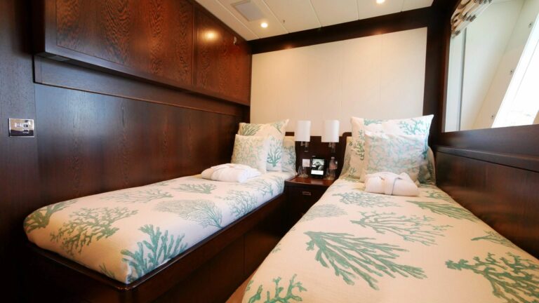 ASCENSION — twin guest cabin, charter Côte d'Azur