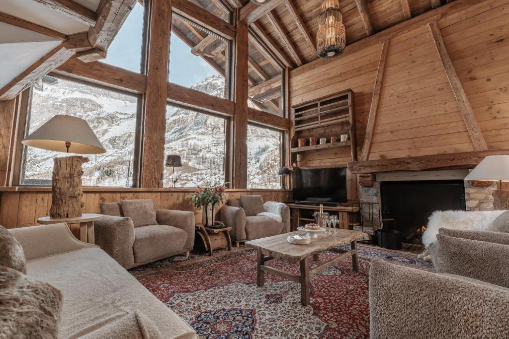Chalet Alix — great room with panoramic mountain view, Val-d'Isere