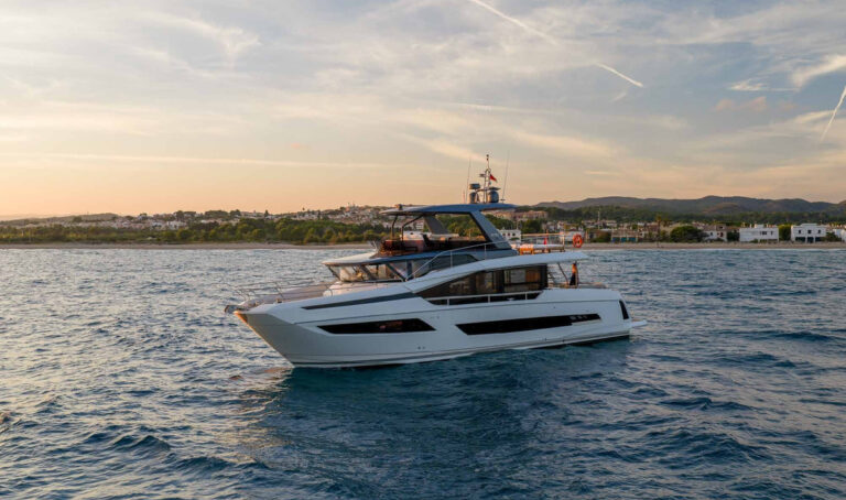 ENTHUSIAST — profile at sunset, charter Côte d'Azur