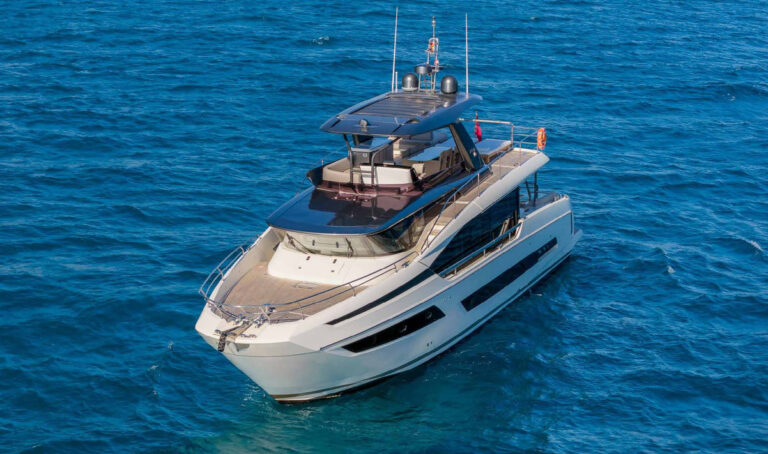 ENTHUSIAST — profile underway, charter Côte d'Azur