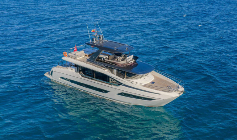 ENTHUSIAST — profile at sea, charter Côte d'Azur