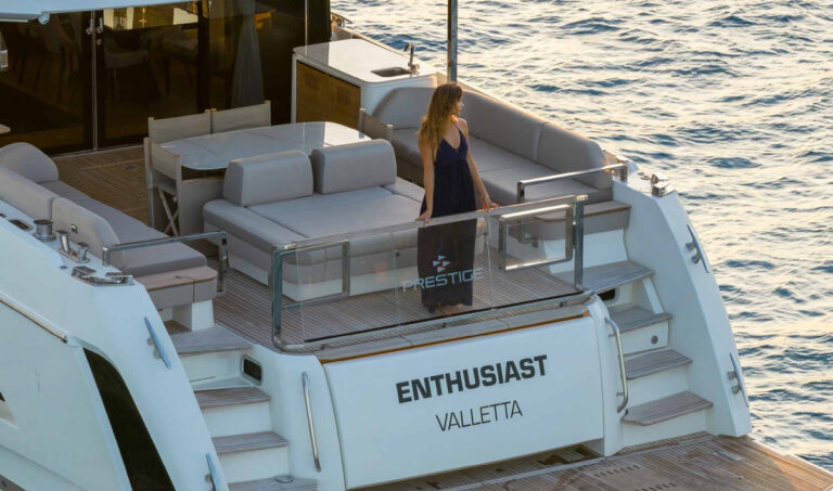 ENTHUSIAST — stern and swim platform, charter Côte d'Azur