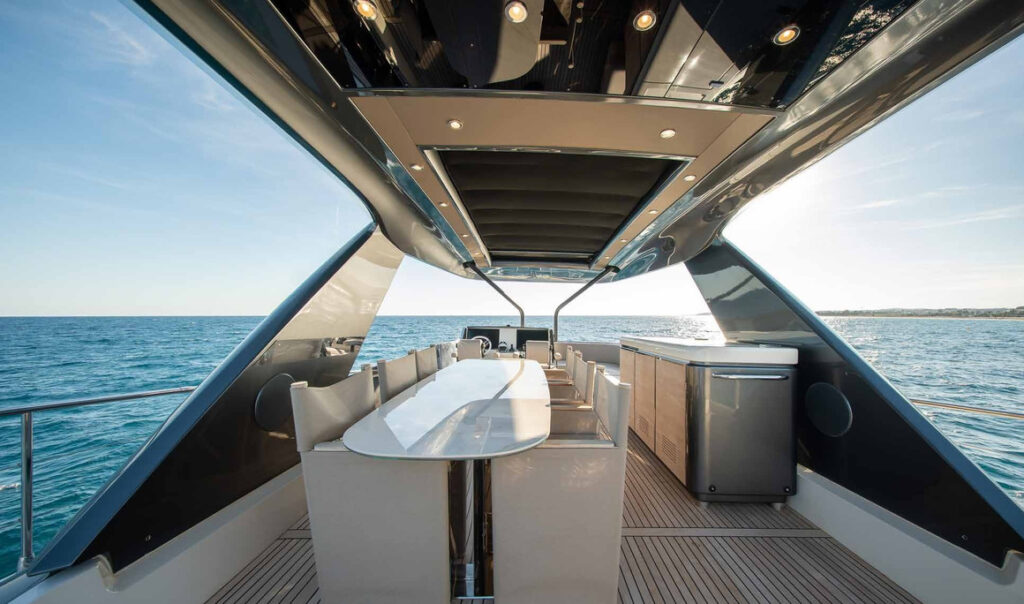 ENTHUSIAST — cockpit seating, charter Côte d'Azur