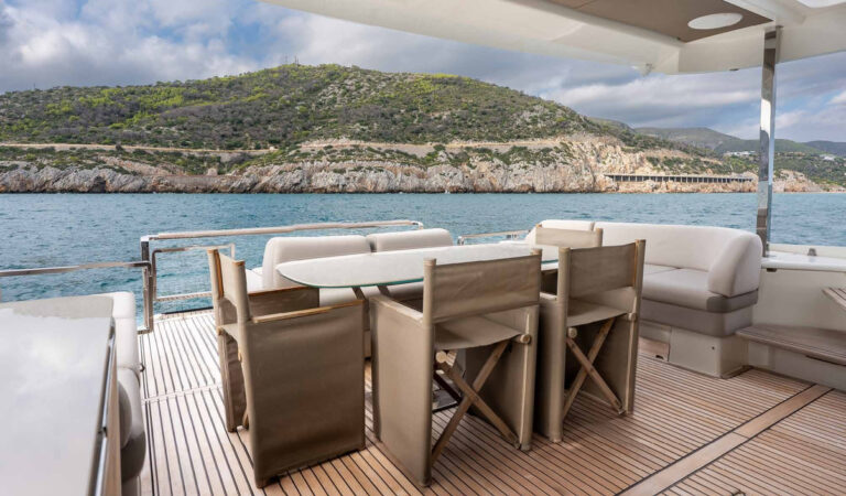 ENTHUSIAST — aft deck dining, charter Côte d'Azur