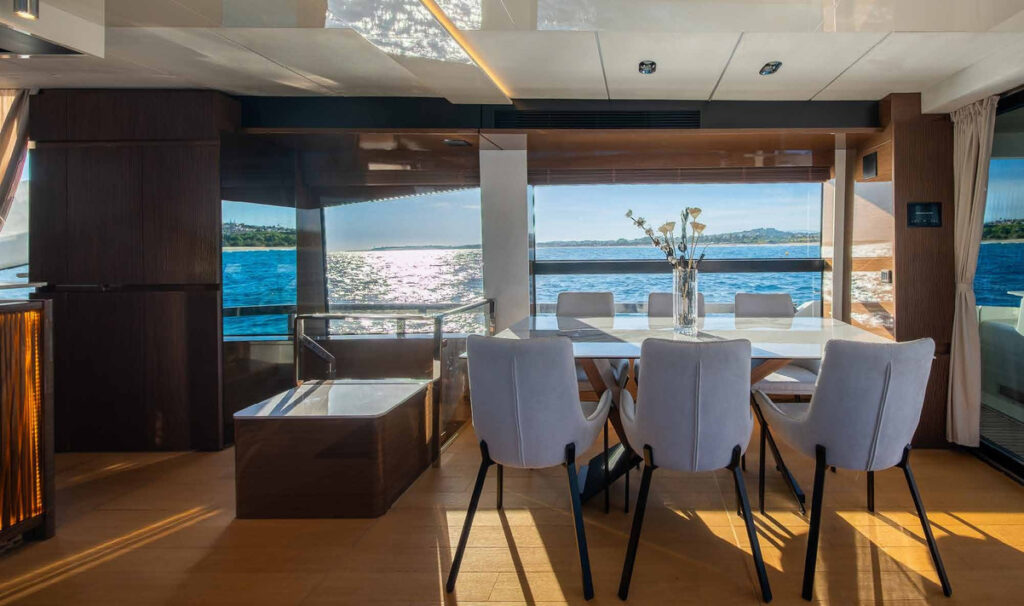 ENTHUSIAST — dining area with sea view, charter Côte d'Azur