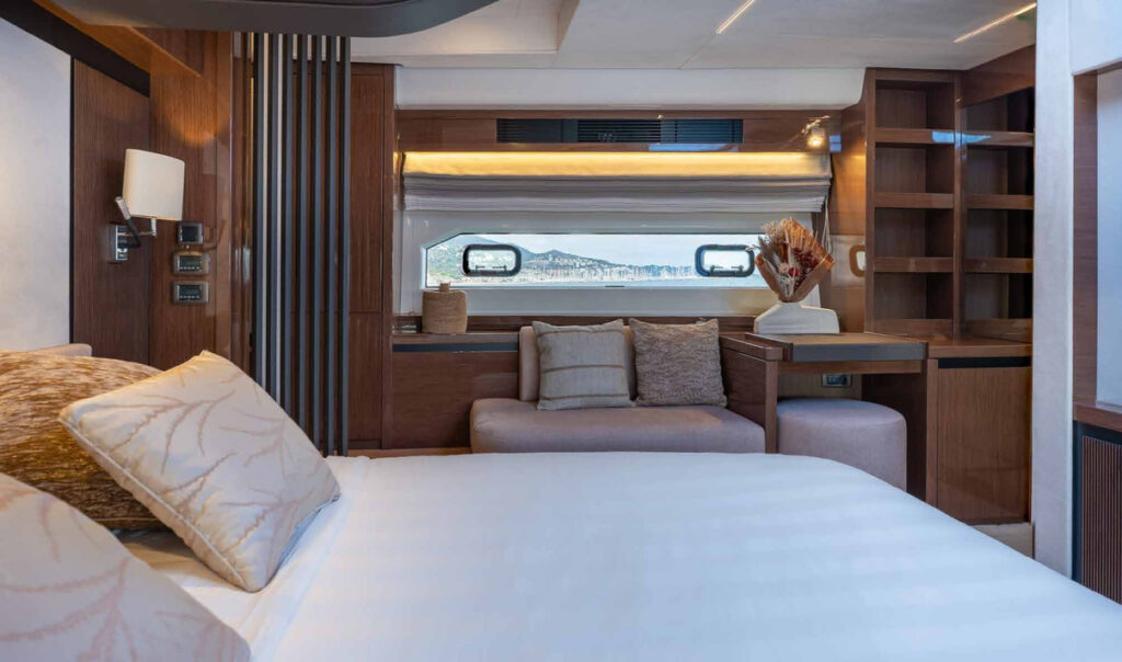 ENTHUSIAST — guest cabin, charter Côte d'Azur