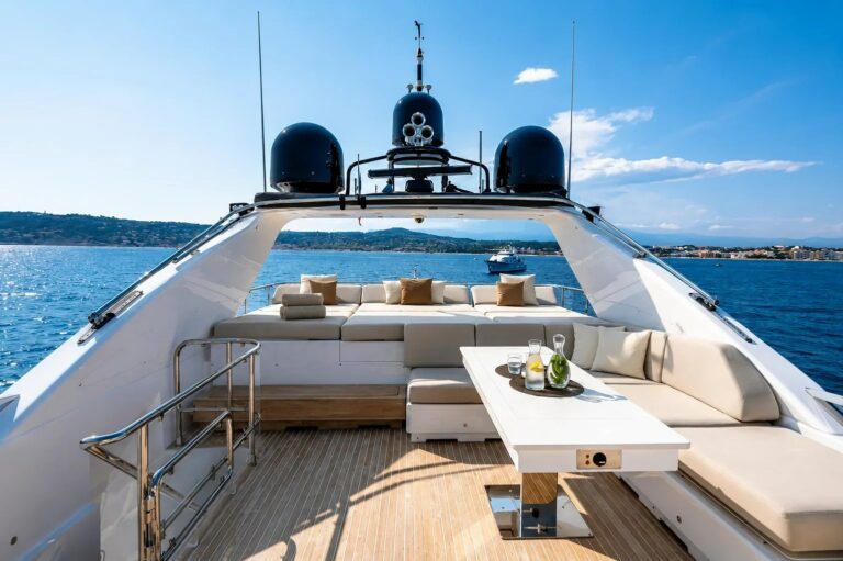 RAMSES II — fly deck seating and sunpads, charter Côte d'Azur
