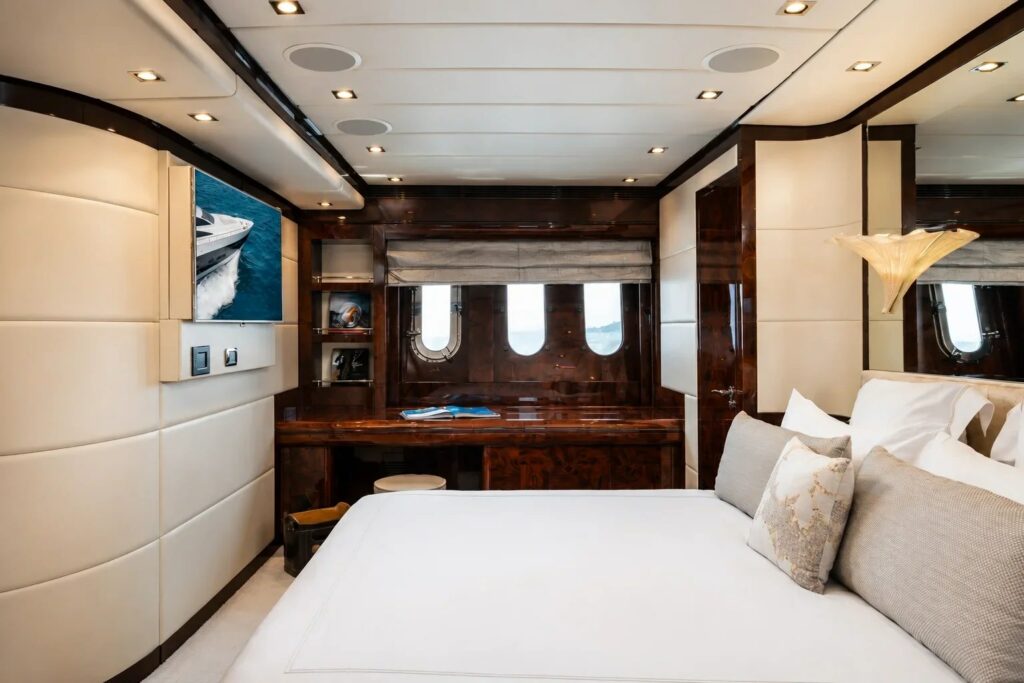 RAMSES II — master cabin, charter Côte d'Azur