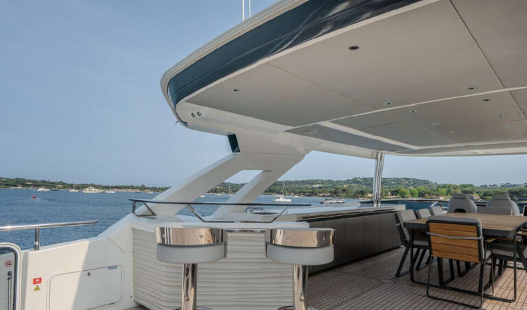 SEMELA — flybridge bar and outdoor galley, charter Côte d'Azur