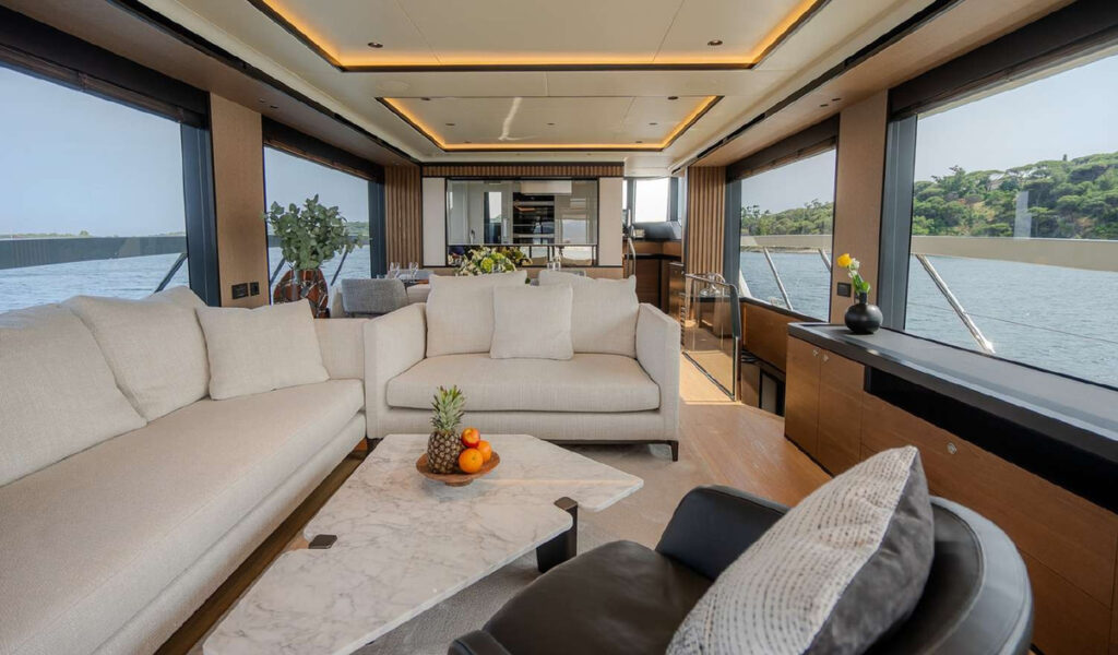 SEMELA — main salon, charter Côte d'Azur