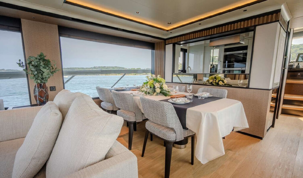 SEMELA — salon dining area, charter Côte d'Azur