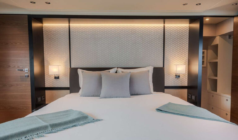 SEMELA — master cabin, charter Côte d'Azur