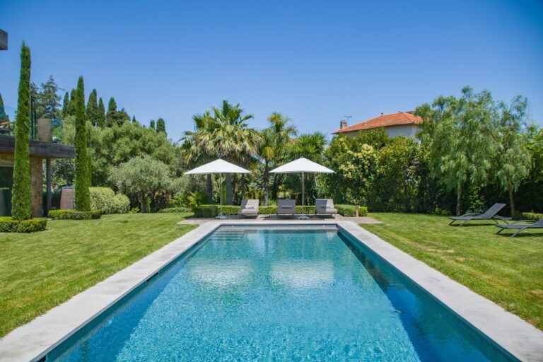 Villa Aquamarine — salt-water pool and lawned garden, luxury villa rental Côte d'Azur